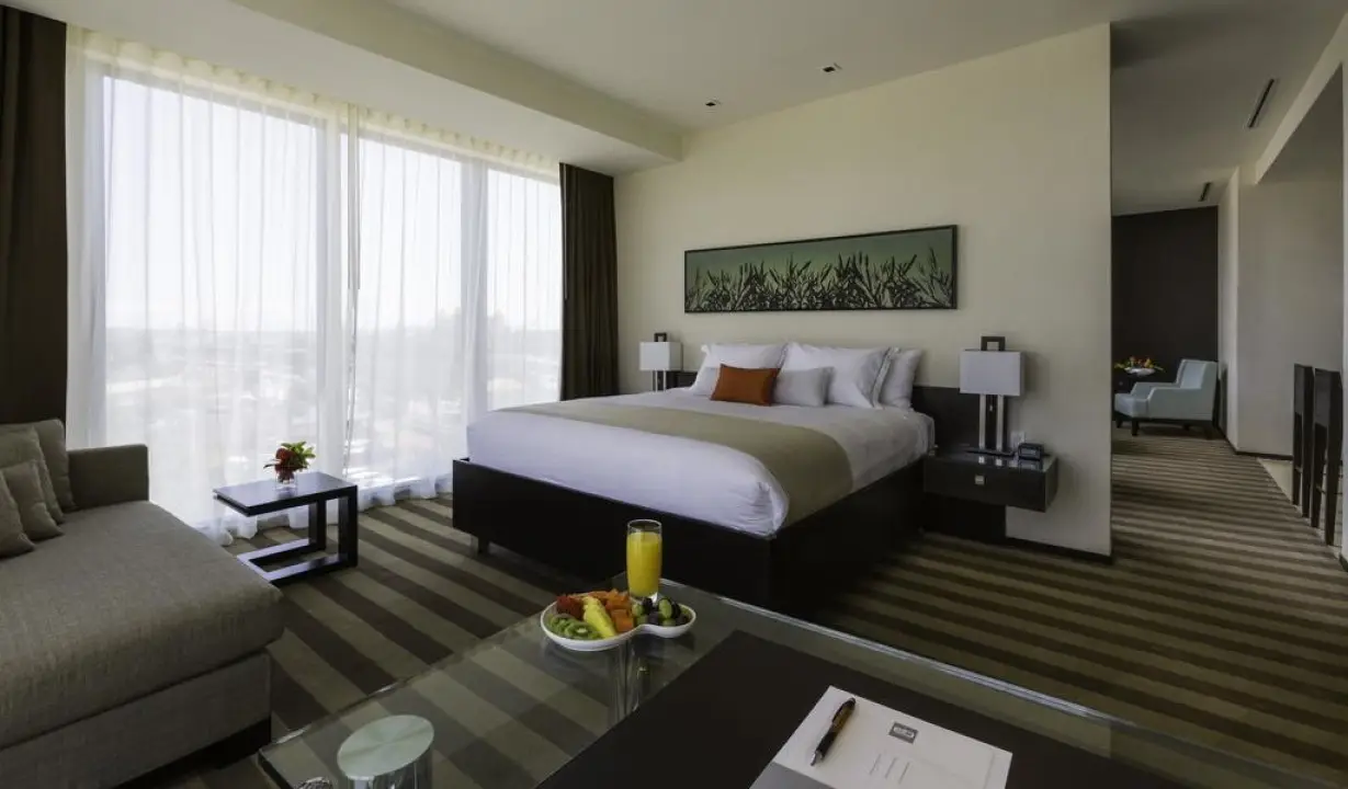 EB Hotel Miami Airport bedroom view