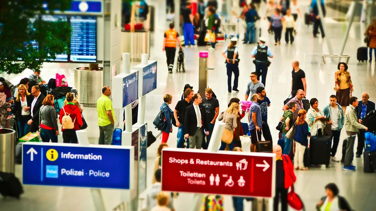 Check-in Emirates at MIA Terminal