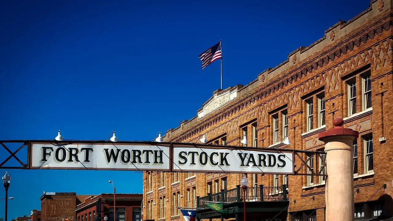 Miami to Dallas Fort Worth distance
