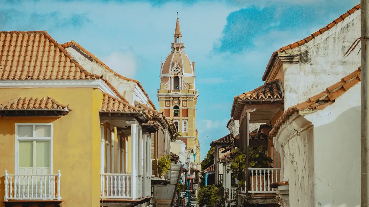 flights from Miami to Cartagena map
