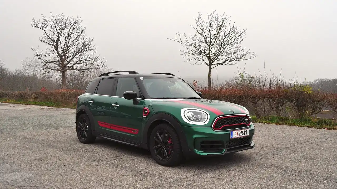 Mini_Cooper_Convertible_at_National_Car_Rental