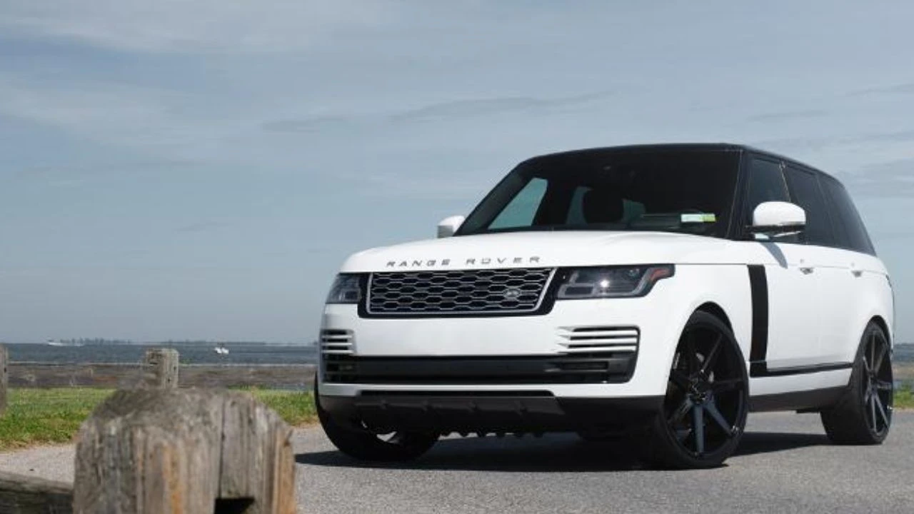 Rent a car in Miami for flexible day trips to the Everglades, Florida Keys, and Gulf Coast. Convenient airport and city rental locations available.