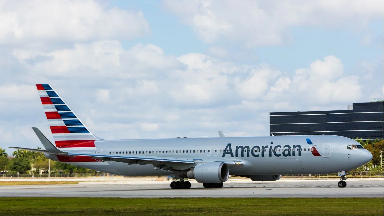 American Airlines customer support services at MIA