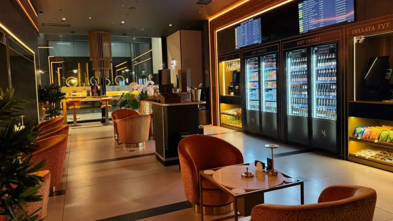 Indoor smoking lounge