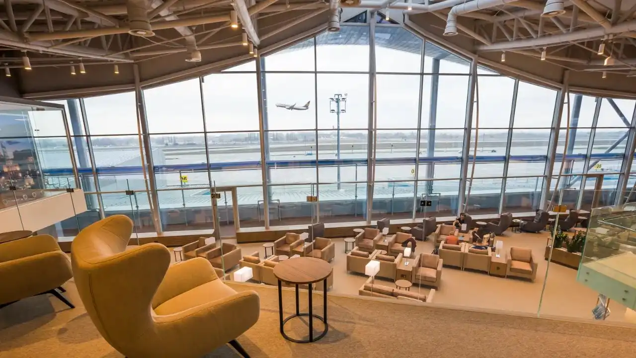 Qatar Airways partner lounges at MIA North Terminal D