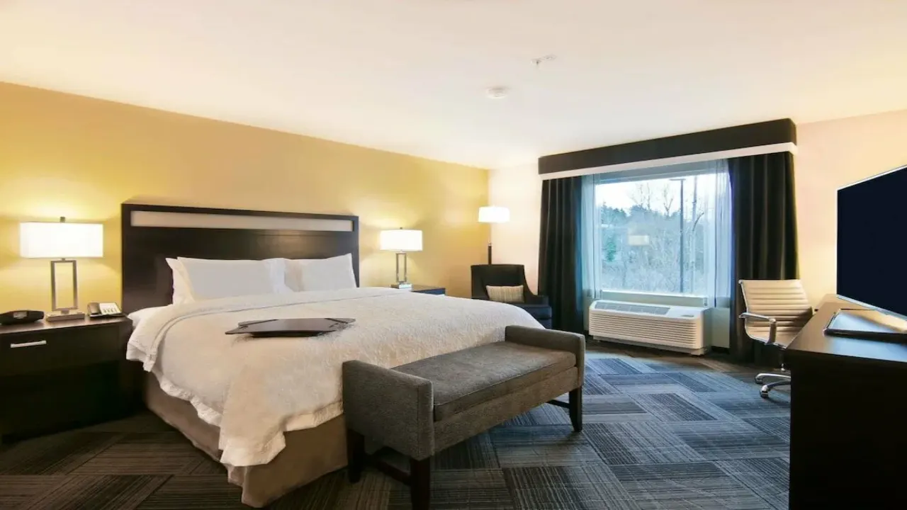 Guest Room (King)